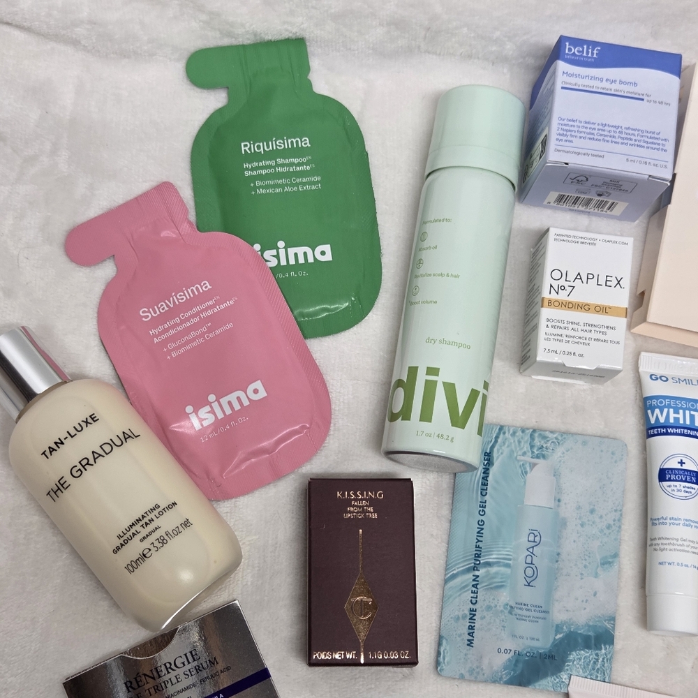 SOLD 22 Piece Luxury Skincare Haircare Makeup Travel Sample Set NEW Beauty - Picture 2 of 5
